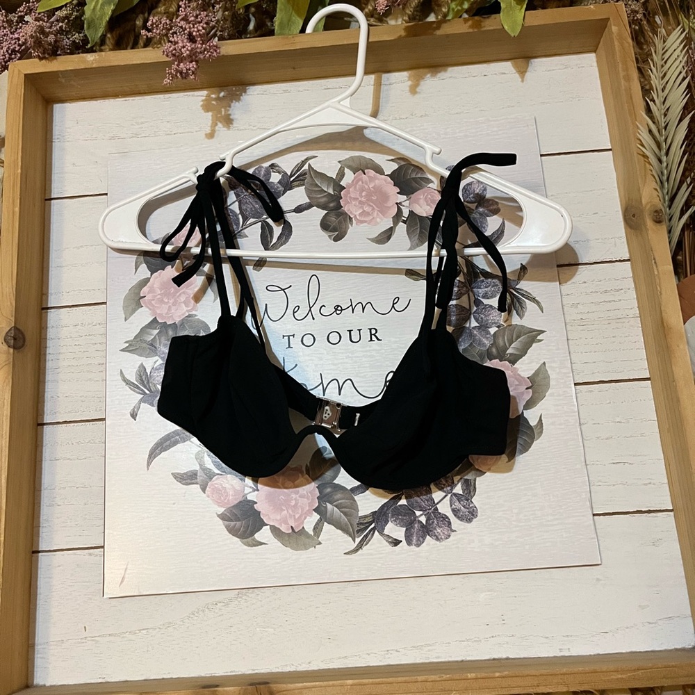 Araks swim top size small